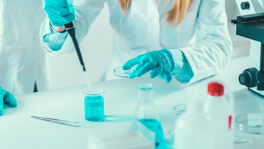 ?；穼嶒炇冶O(jiān)控安裝